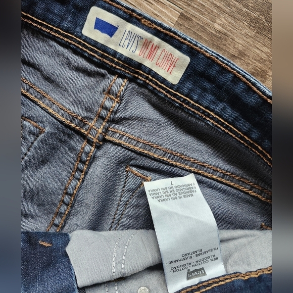 Levi's Demi Curve Cropped Denim Jeans - Picture 4 of 4